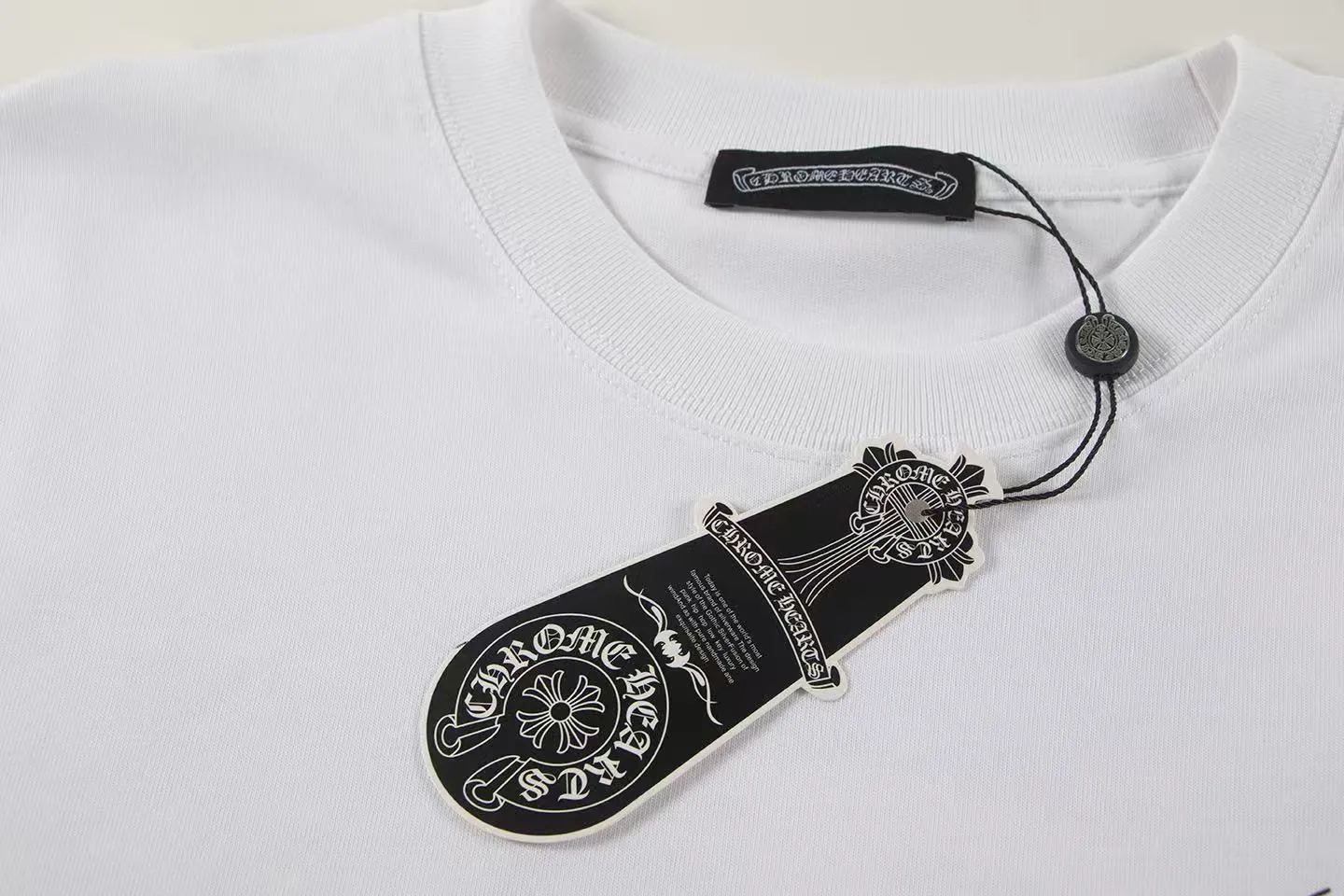 🅿️160 Style: 2025 new Croix Heart short-sleeved T-shirt Material: High version 300g double yarn combed cotton Size: S～XL Color: White Style number: Z015